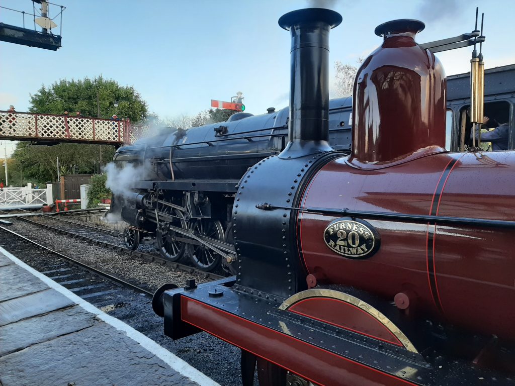 FR 20 alongside fellow guest BR 9F 2-10-0 No. 92134 at Ramsbottom on Saturday evening, 12th October.