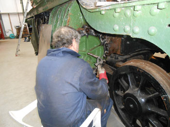 Keith working to remove Wootton Hall's left hand cylinder cover